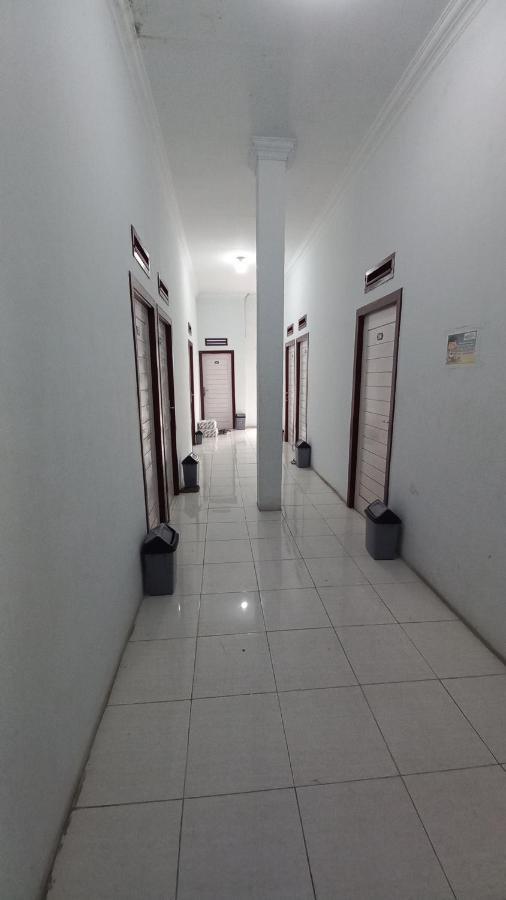 Oyo 93206 Penginapan Budi Syariah Hotel Pekanbaru Ngoại thất bức ảnh