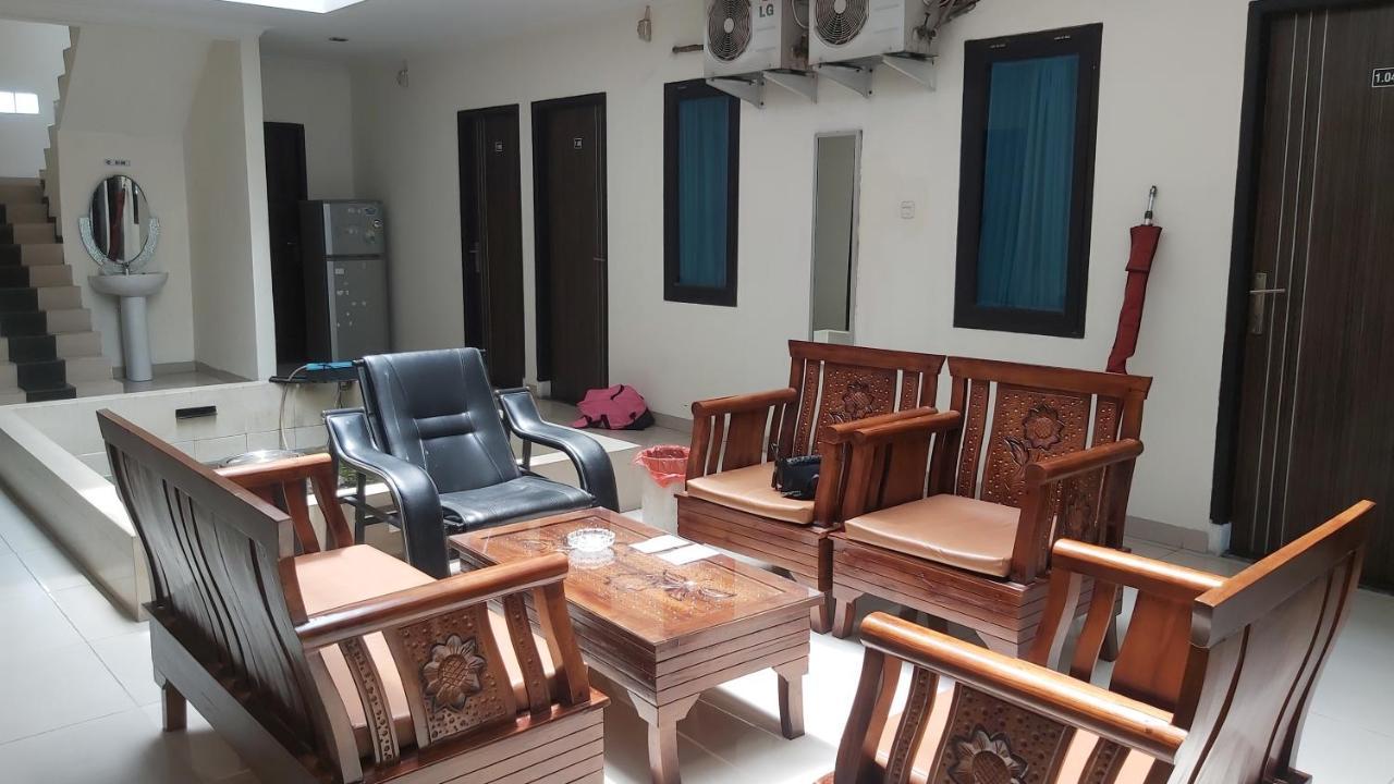 Oyo 93206 Penginapan Budi Syariah Hotel Pekanbaru Ngoại thất bức ảnh